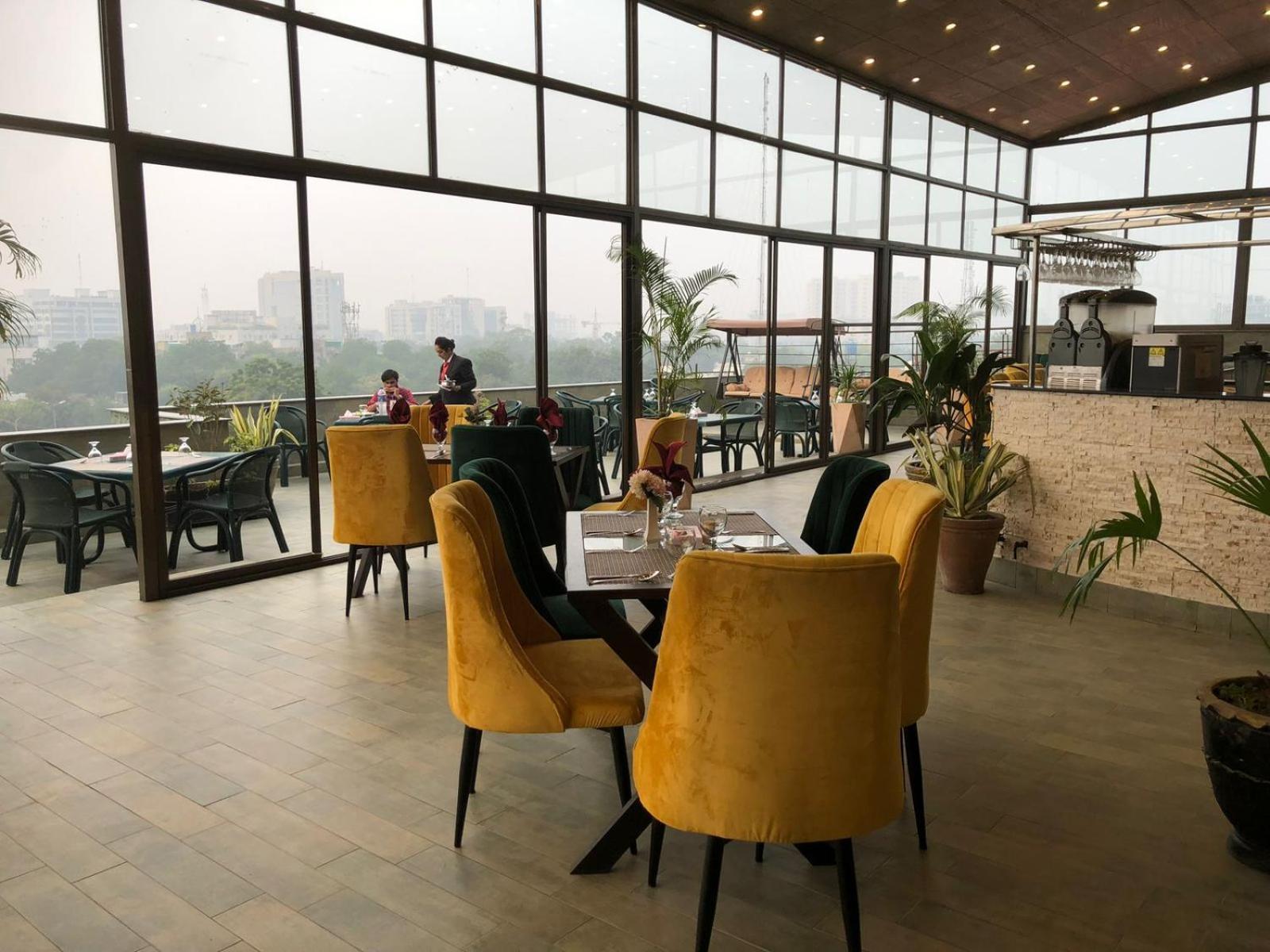 Maisonette Hotel & Apartments Лахор Экстерьер фото