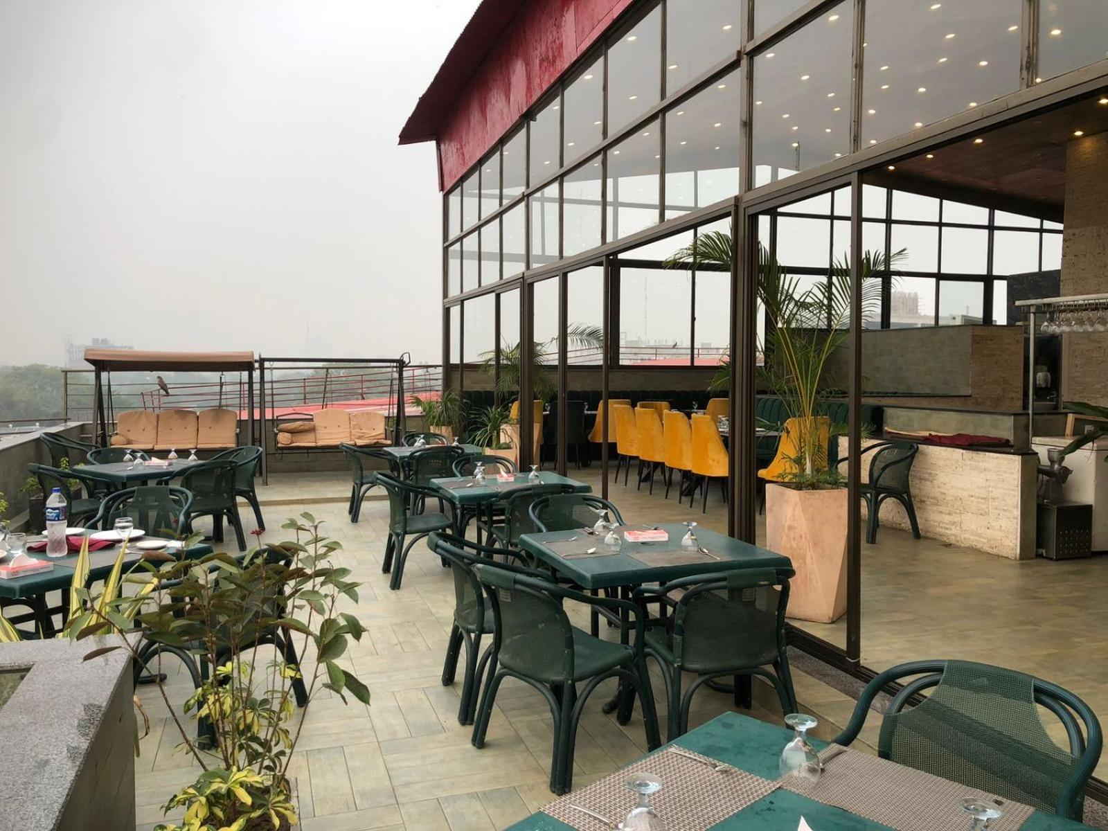 Maisonette Hotel & Apartments Лахор Экстерьер фото