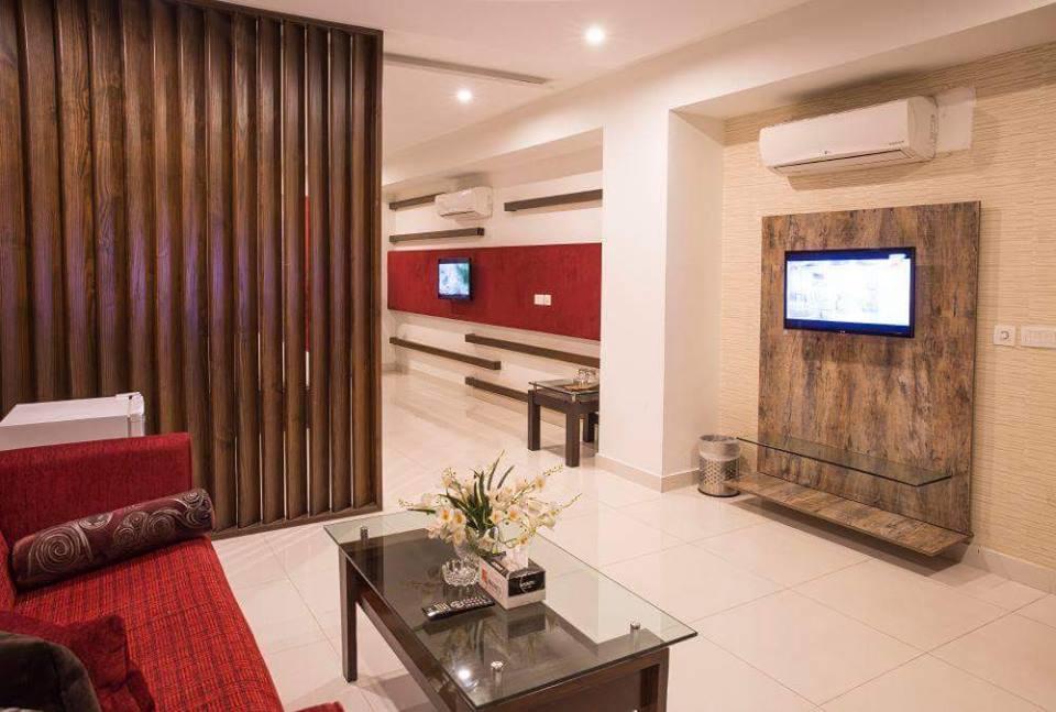 Maisonette Hotel & Apartments Лахор Экстерьер фото