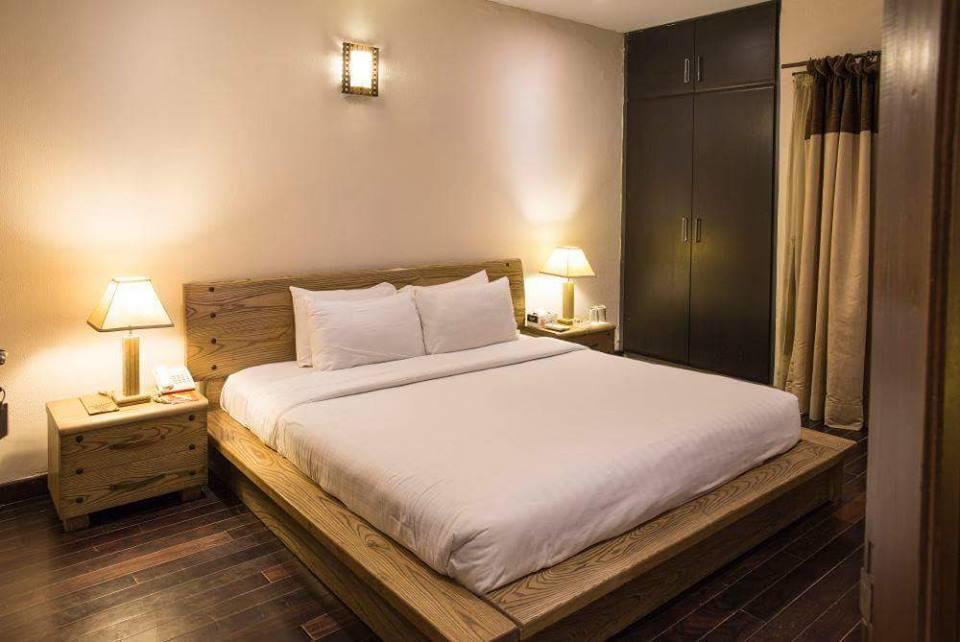 Maisonette Hotel & Apartments Лахор Экстерьер фото