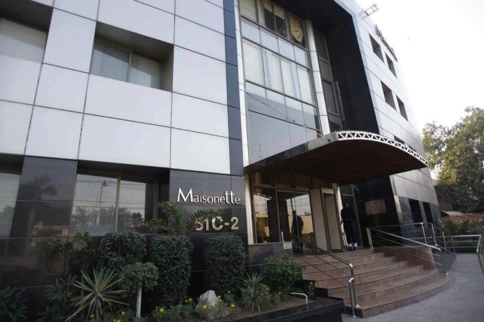 Maisonette Hotel & Apartments Лахор Экстерьер фото