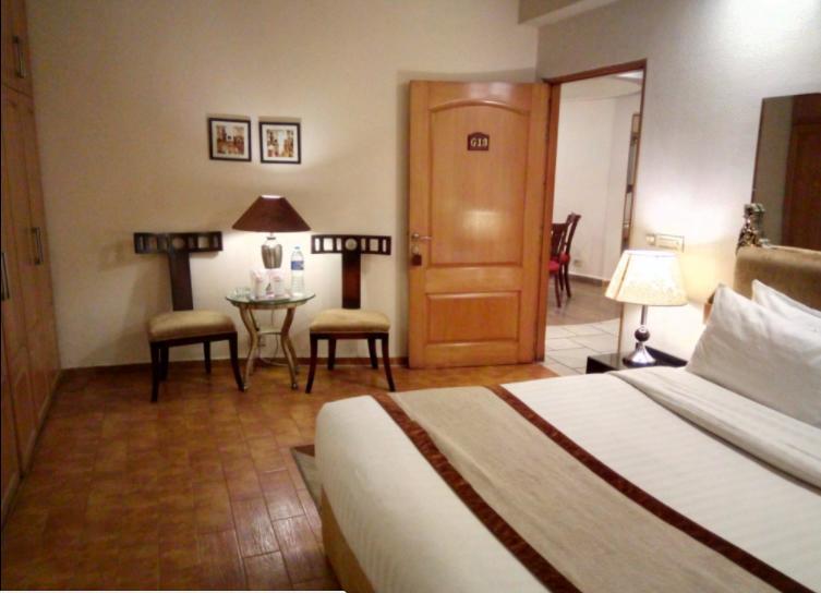 Maisonette Hotel & Apartments Лахор Экстерьер фото