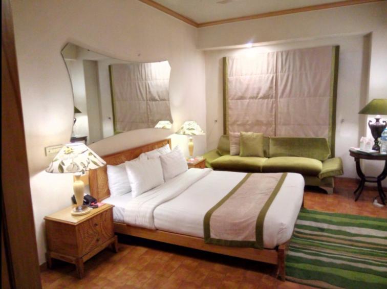 Maisonette Hotel & Apartments Лахор Экстерьер фото